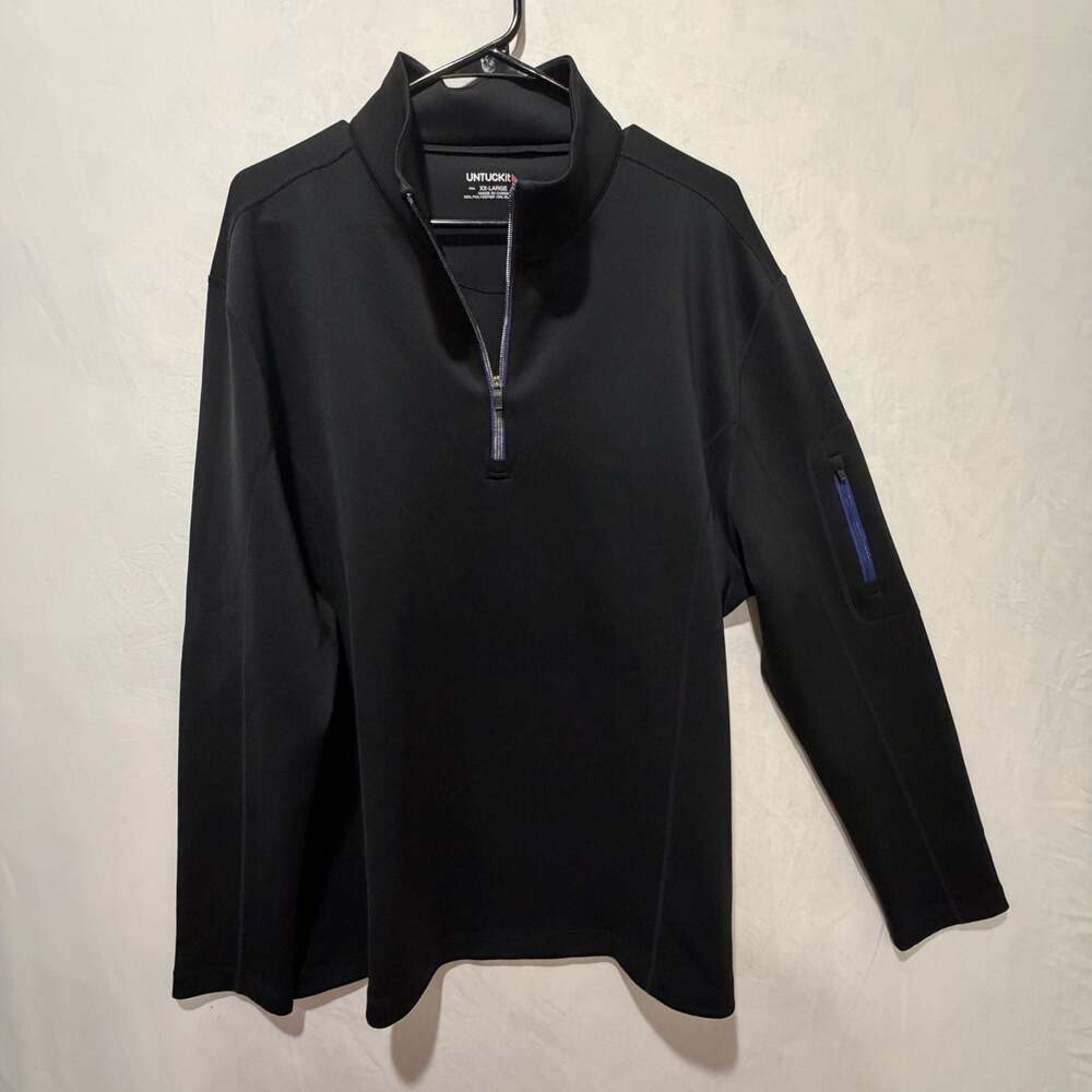 UNTUCKit Men's Performance Quarter-Zip Pullover in Black